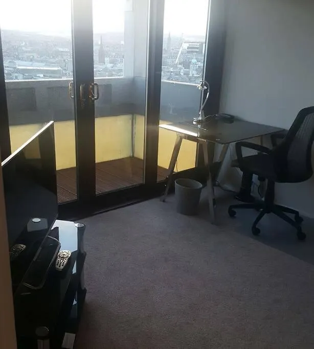 Apartment Near Center Of Aberdeen With Parking
