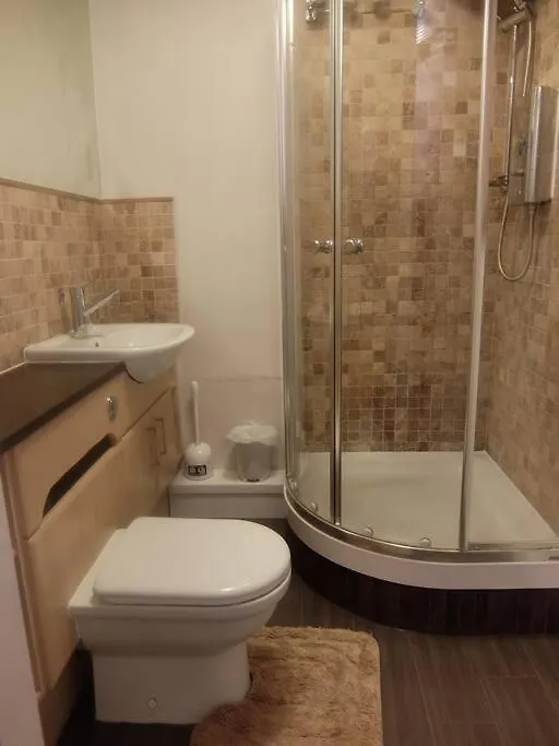 Apartment Near Center Of Aberdeen With Parking