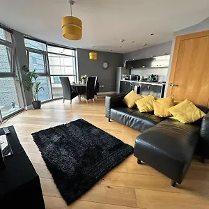 Fantastic And Modern Centre Flat With Free Parking! Apartment Cardiff