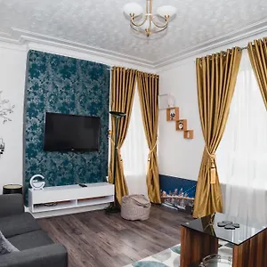 Centre Flat: 2-bedroom With Parking Apartment